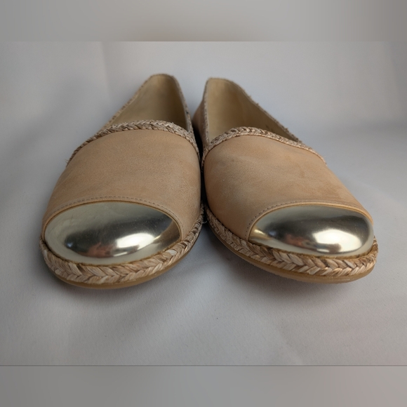 Stuart Weitzman Tan and Gold Flats - Picture 3 of 10
